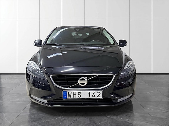 Volvo V40 2 of 18