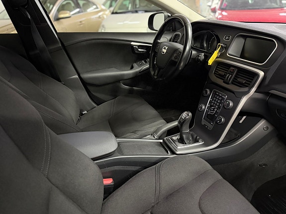 Volvo V40 13 of 18