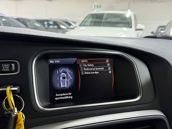 Volvo V40 11 of 18