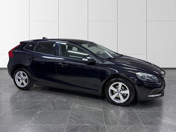 Volvo V40 3 of 18
