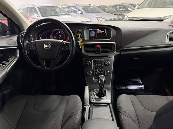 Volvo V40 15 of 18