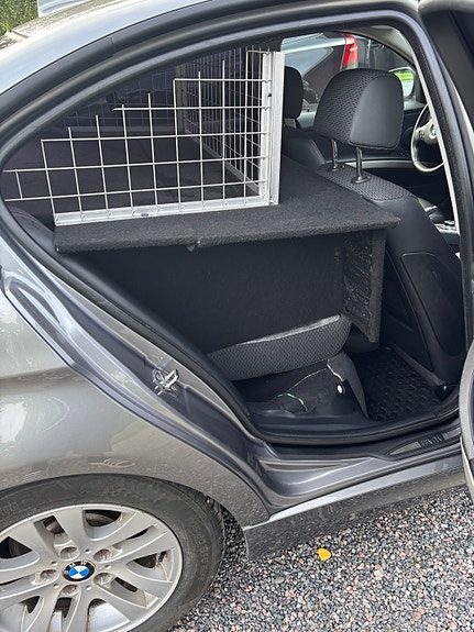 BMW 320d 4 of 11