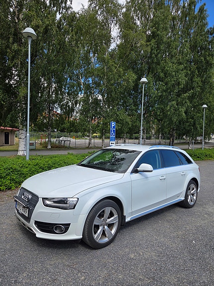 Audi A4 allroad 2 of 5