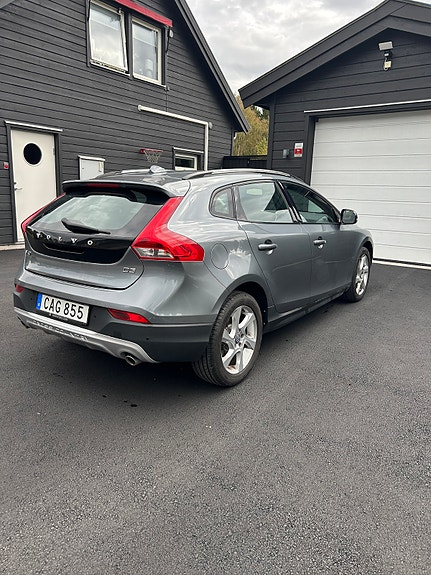 Volvo V40 Cross Country 3 of 7