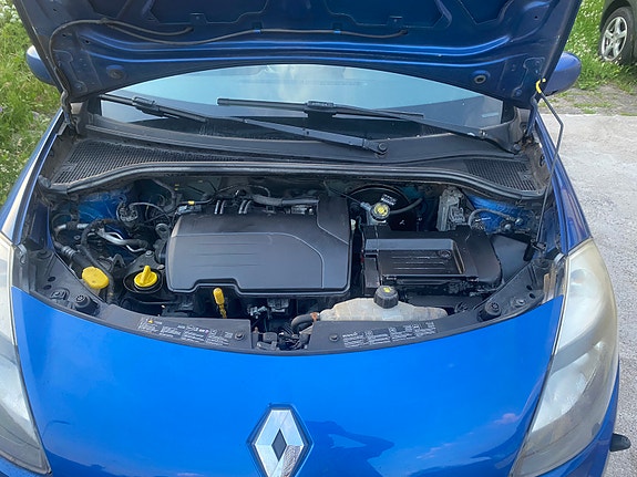 Renault Clio 2 of 8