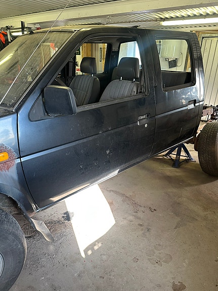 Nissan King Cab 4 of 5