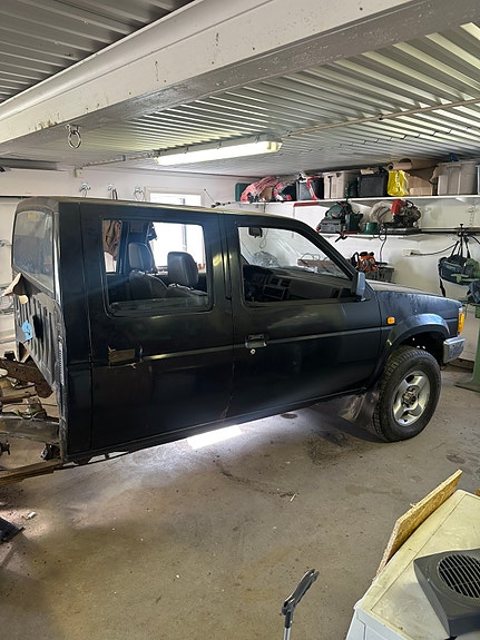 Nissan King Cab 2 of 5
