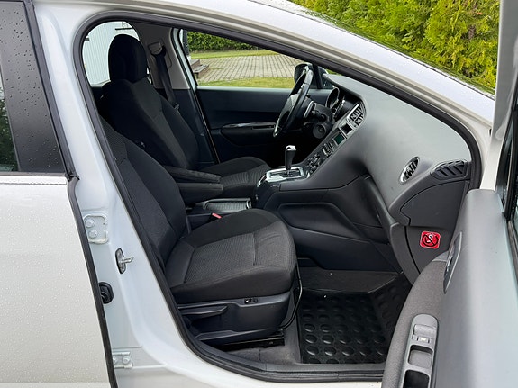 Peugeot 5008 12 of 16
