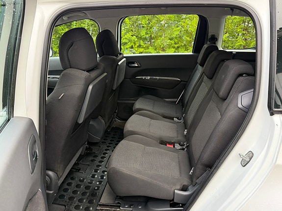 Peugeot 5008 11 of 16
