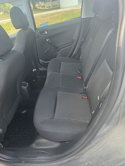Peugeot 208 4 of 5