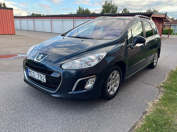 Peugeot 308 SW 3 of 5