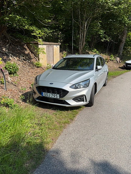 Ford Focus 2 of 3