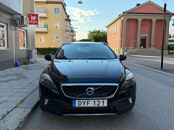 Volvo V40 Cross Country 2 of 5