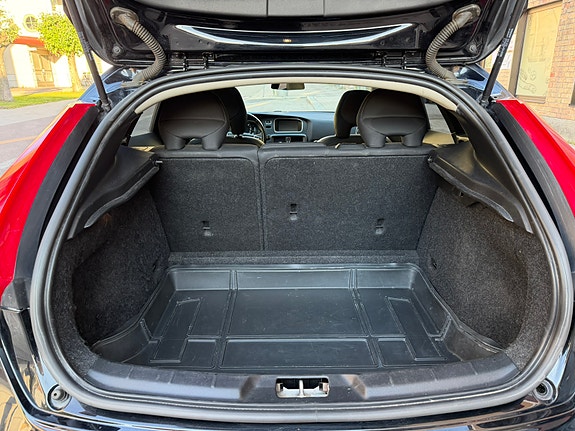 Volvo V40 Cross Country 3 of 5