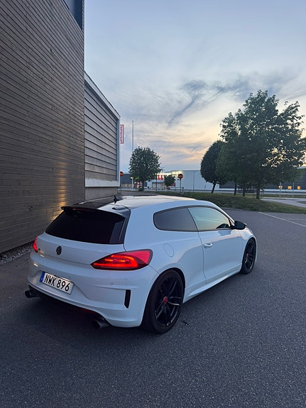 Volkswagen Scirocco 2 of 5