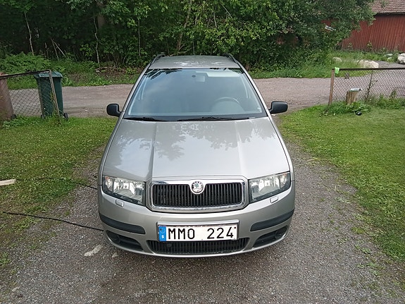 Skoda Fabia 2 of 6