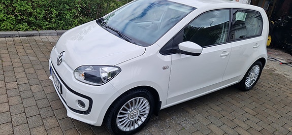 Volkswagen UP! 3 of 9