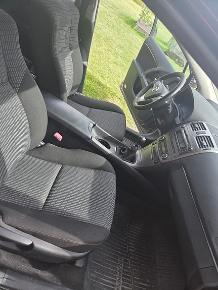 Toyota Avensis 7 of 9