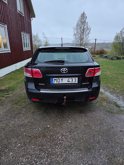 Toyota Avensis 3 of 5