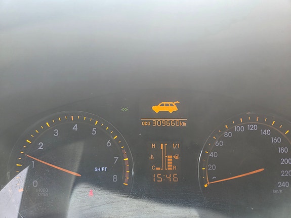 Toyota Avensis 9 of 9