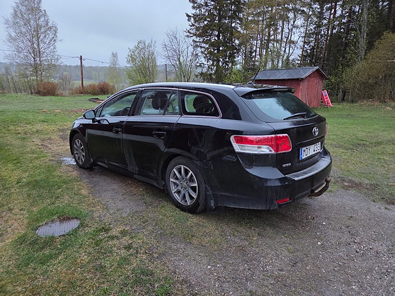 Toyota Avensis 4 of 5