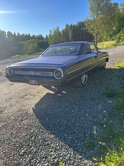 Ford Galaxie 3 of 7
