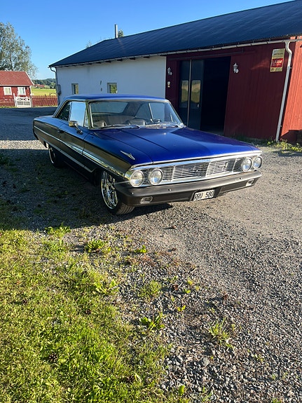 Ford Galaxie 4 of 7