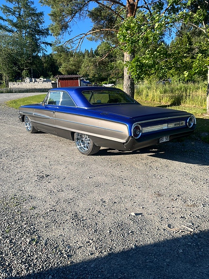 Ford Galaxie 2 of 7