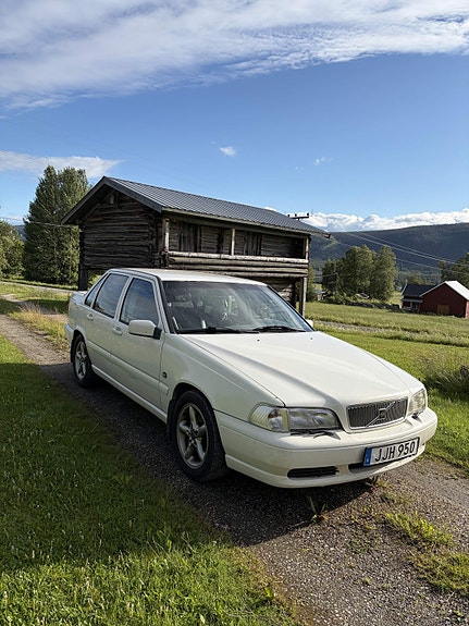 Volvo S70 3 of 5
