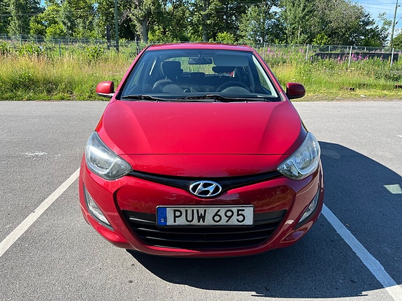 Hyundai i20 2 of 5