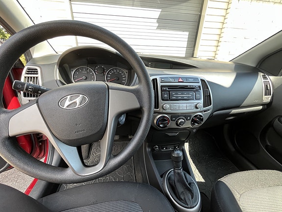 Hyundai i20 8 of 12