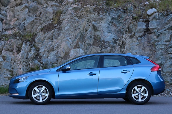 Volvo V40 4 of 24