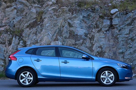 Volvo V40 3 of 24