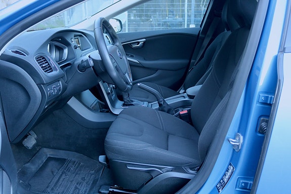 Volvo V40 12 of 24