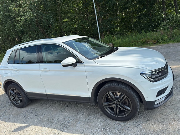 Volkswagen Tiguan 3 of 5