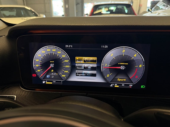 Mercedes-Benz E220 26 of 29