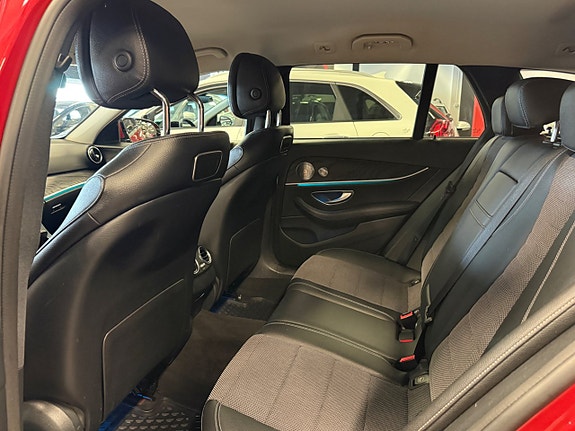 Mercedes-Benz E220 23 of 29