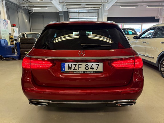 Mercedes-Benz E220 7 of 29