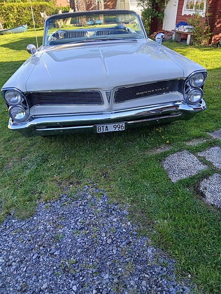 Pontiac Bonneville 2 of 5