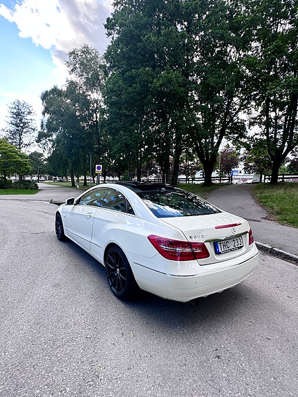 Mercedes-Benz E200 4 of 10