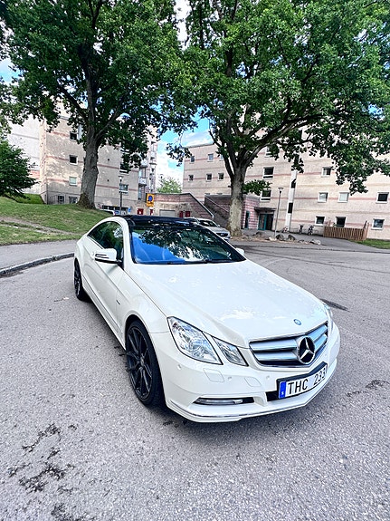 Mercedes-Benz E200 2 of 10