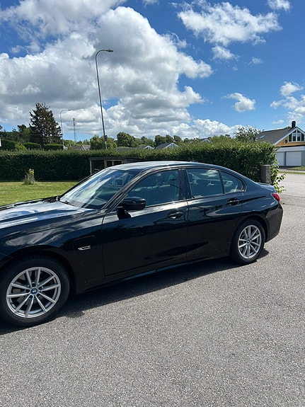 BMW 330e 3 of 10