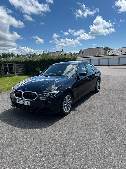 BMW 330e 4 of 10