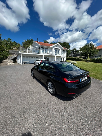 BMW 330e 2 of 10