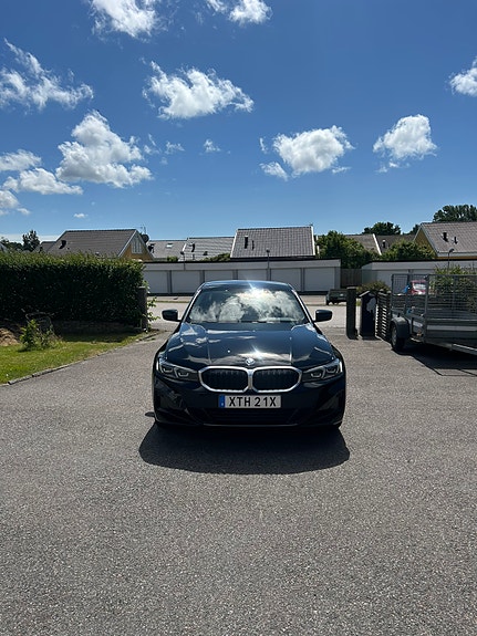 BMW 330e 5 of 10