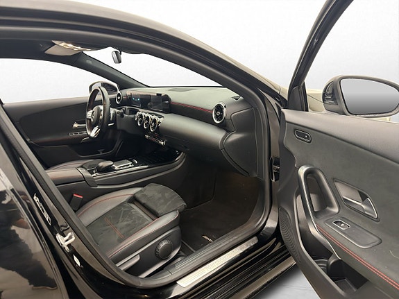 Mercedes-Benz A180 14 of 25