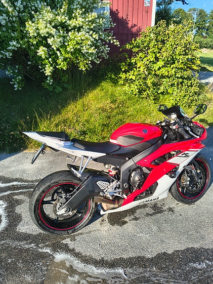 Yamaha YZF-R6 2 of 5