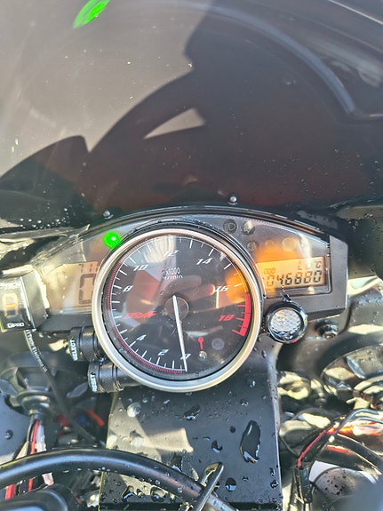 Yamaha YZF-R6 3 of 5