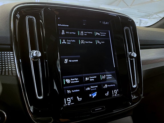 Volvo XC40 14 of 20