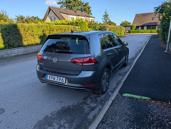 Volkswagen Golf VII 2 of 5